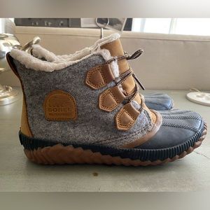 Sorel duck boots grey wool and blue